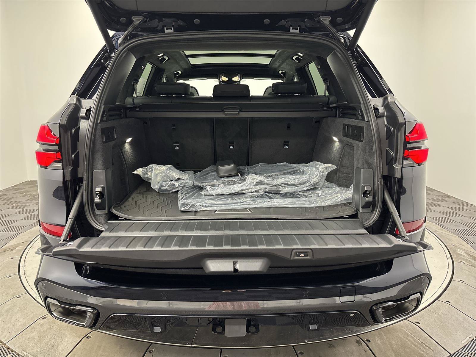 New 2026 BMW X5 xDrive40i w/ M Sport Package AWD/4WD image 21