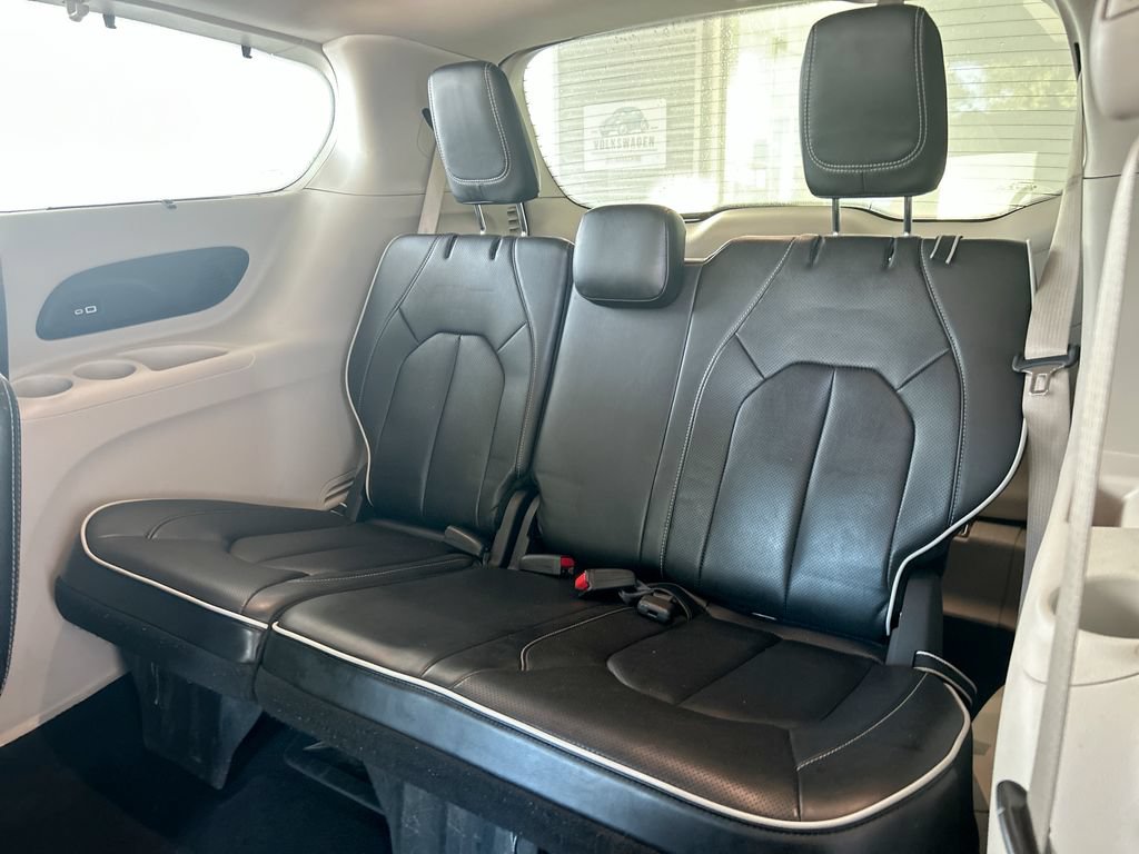 Used 2023 Chrysler Pacifica Limited FWD image 40