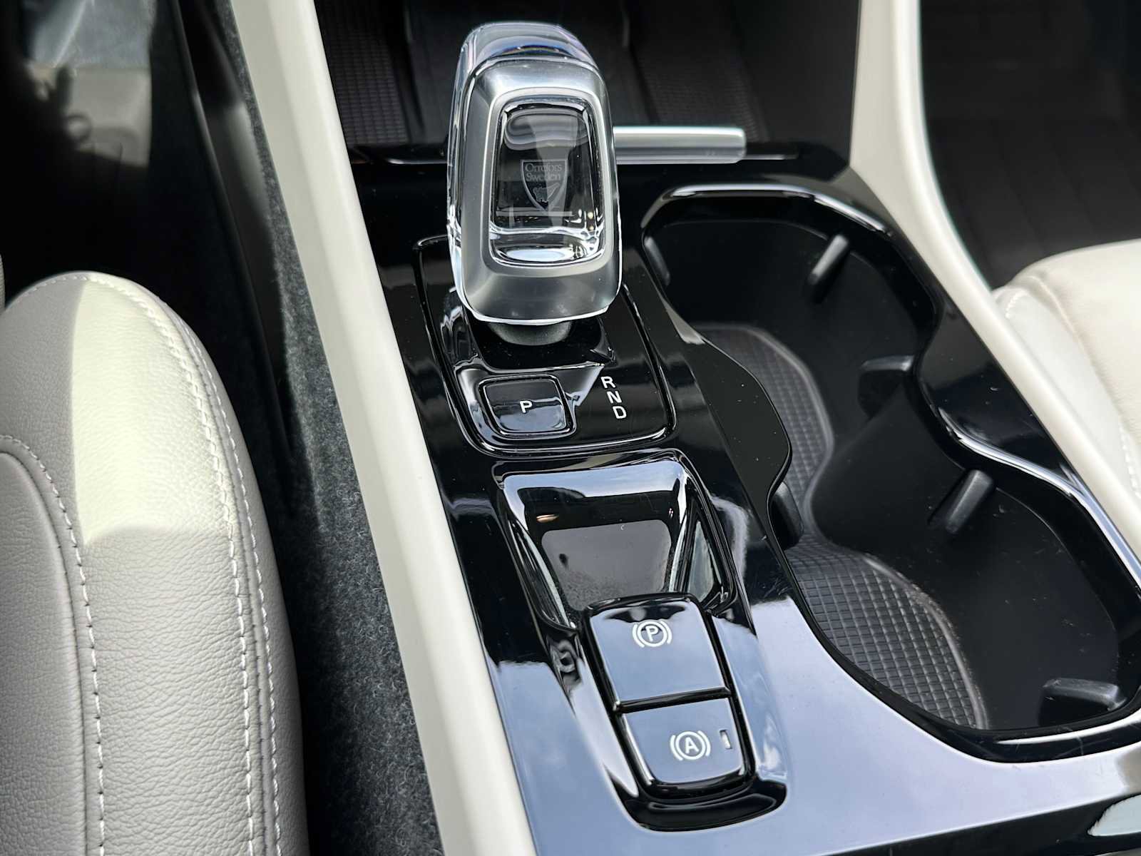 Certified 2023 Volvo XC40 B5 Plus w/ Protection Package Premier AWD/4WD image 31