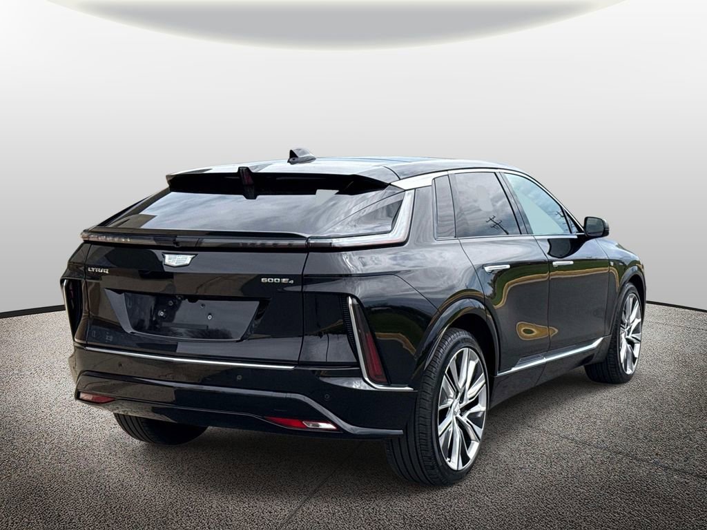 Used 2025 Cadillac Lyriq Luxury w/ LPO, Floor Liner Package video 2