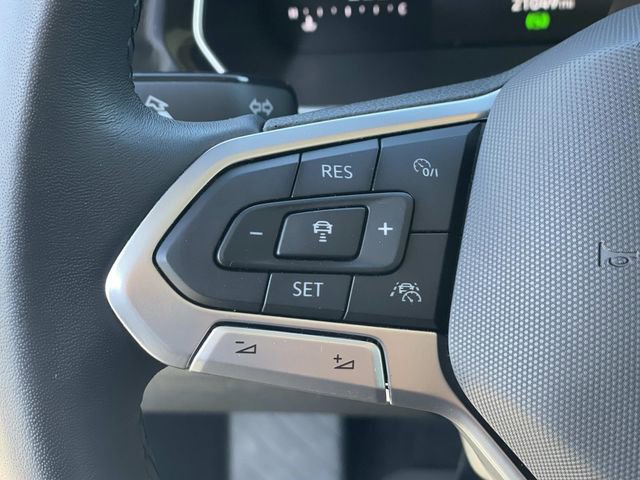 Used 2024 Volkswagen Jetta SE image 8