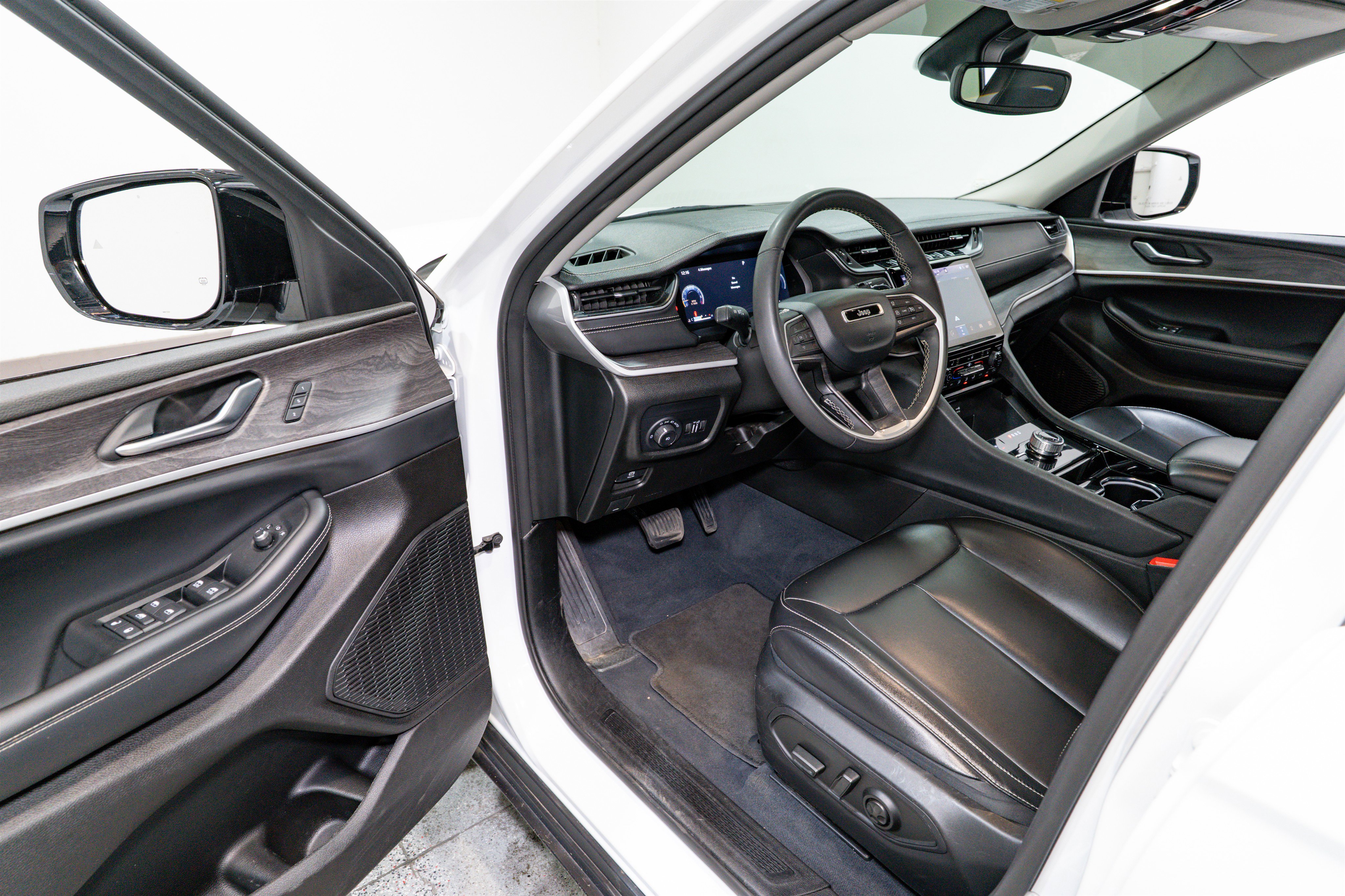 Used 2023 Jeep Grand Cherokee L Limited image 12