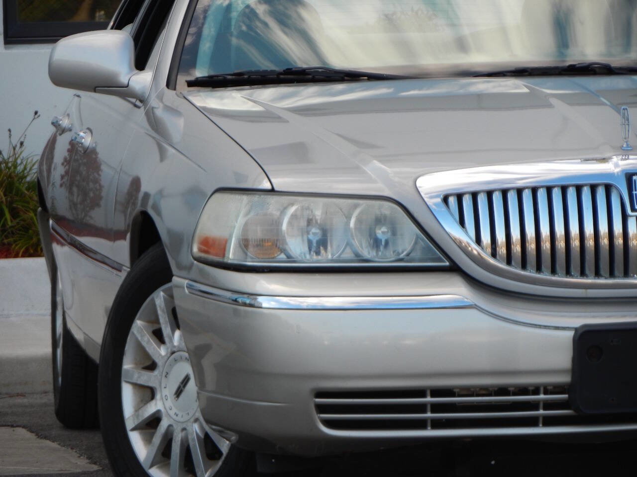Used 2007 Lincoln Town Car Signature image 6