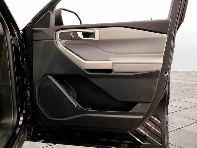 Used 2021 Ford Explorer XLT w/ Equipment Group 202A AWD/4WD image 22
