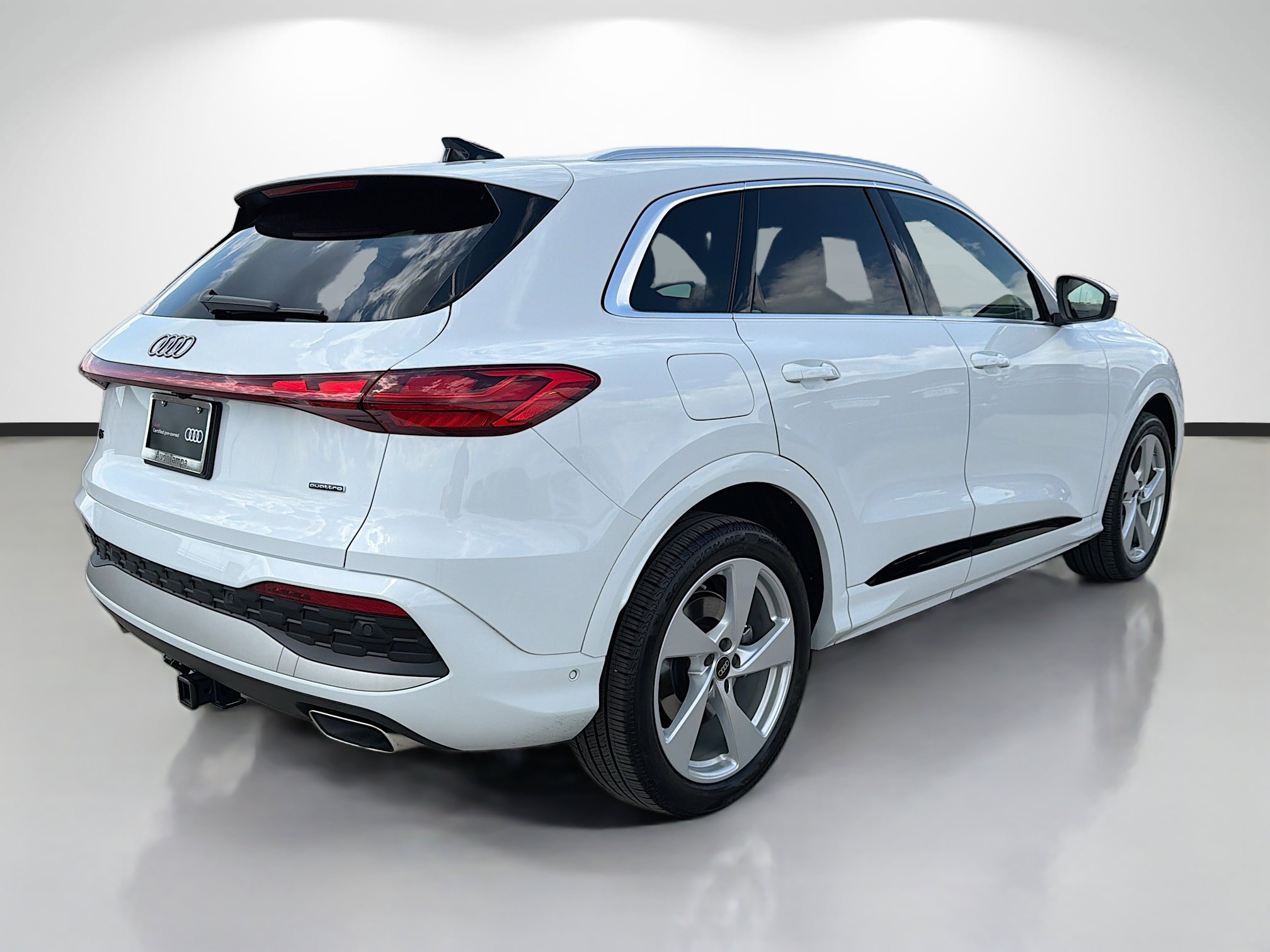 Certified 2025 Audi Q5 Prestige image 3
