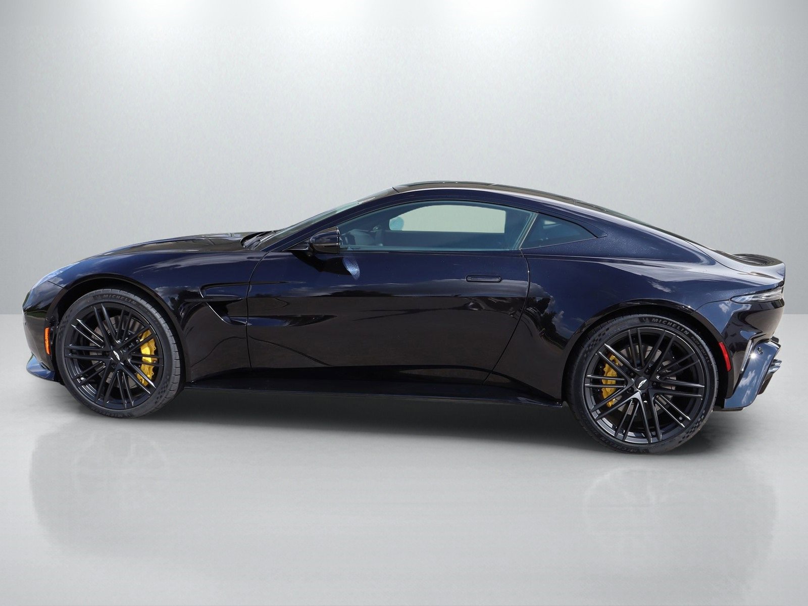 New 2025 Aston Martin V8 Vantage Coupe image 6