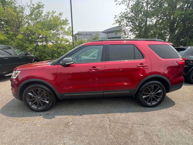 Used 2018 Ford Explorer XLT w/ Equipment Group 202A AWD/4WD image 8