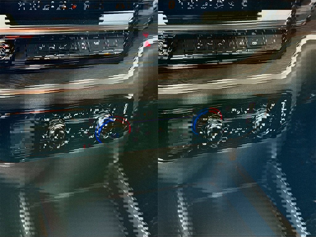 New 2026 GMC Sierra 2500 SLT w/ SLT Premium Package image 11