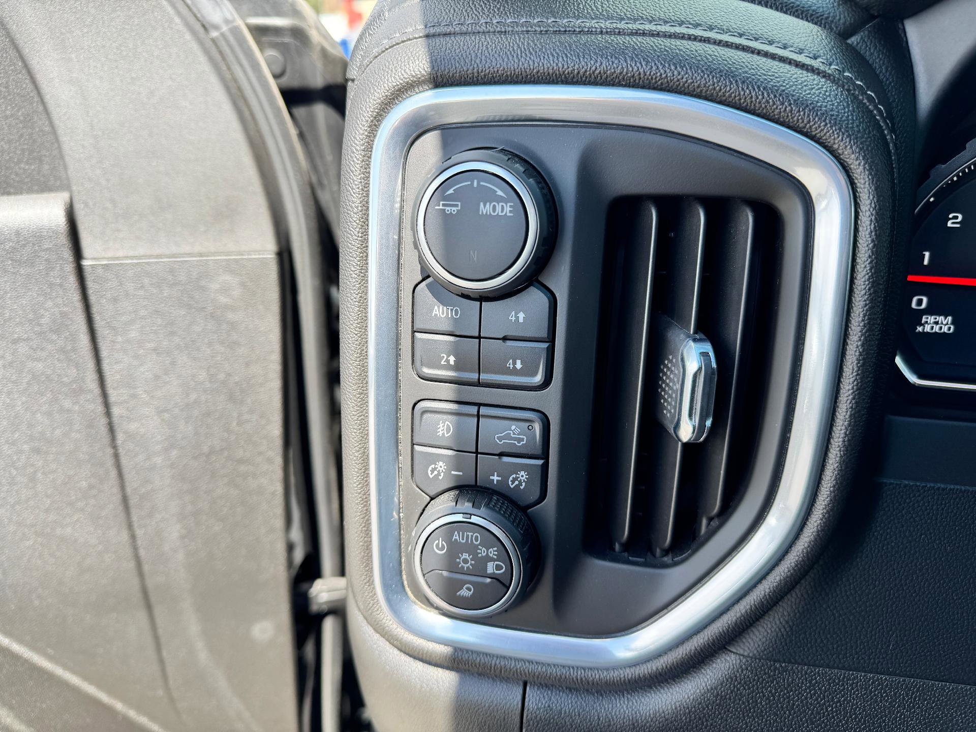 Used 2022 Chevrolet Silverado 2500 LTZ w/ LTZ Plus Package AWD/4WD image 25