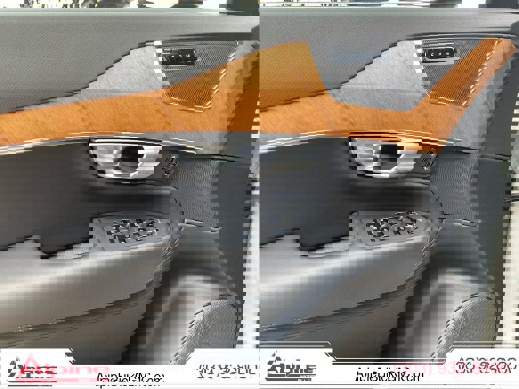 Used 2024 Volvo XC90 B5 Plus image 18