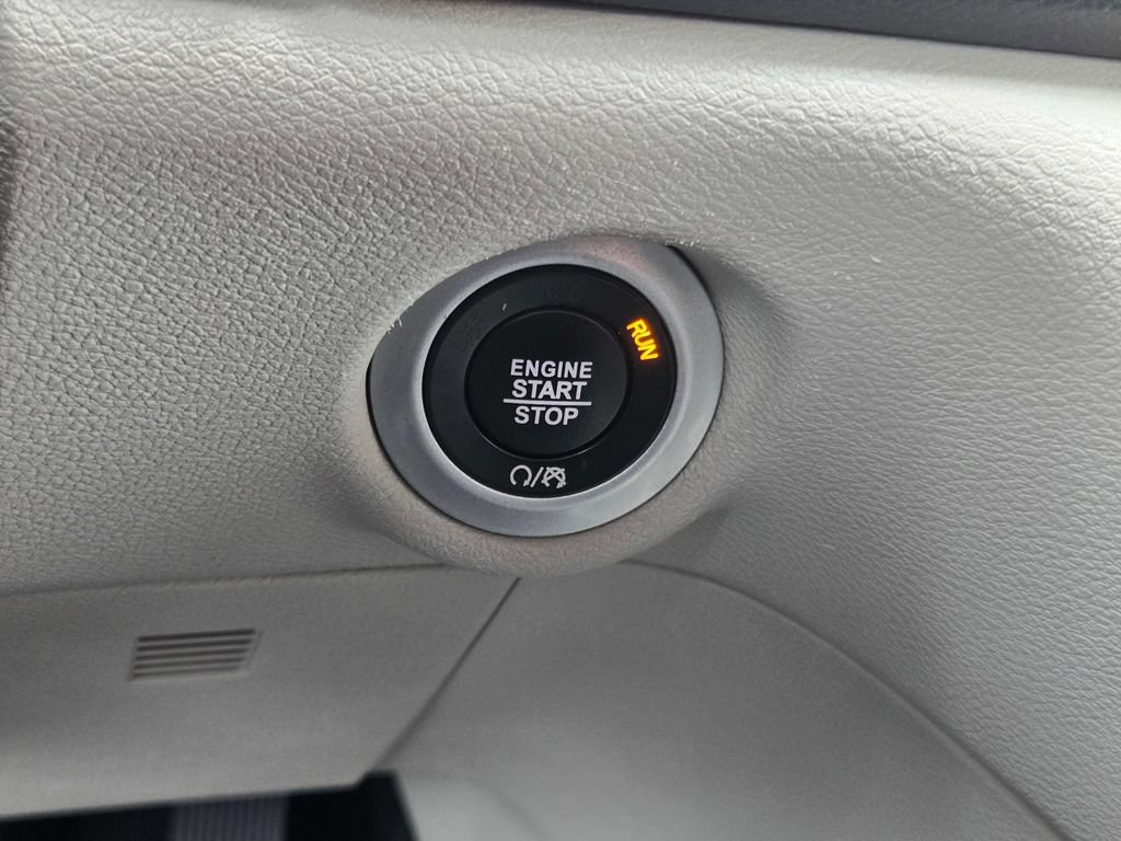 Used 2023 Chrysler Pacifica Touring-L FWD image 20