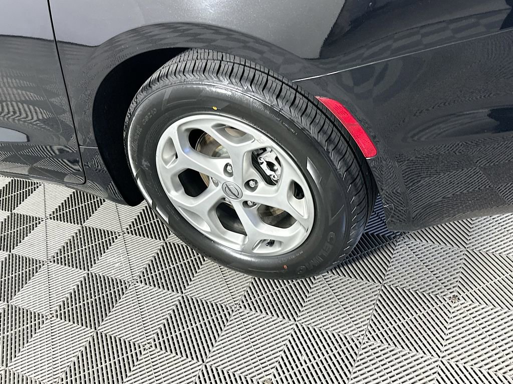 Certified 2024 Chrysler Pacifica Limited image 44