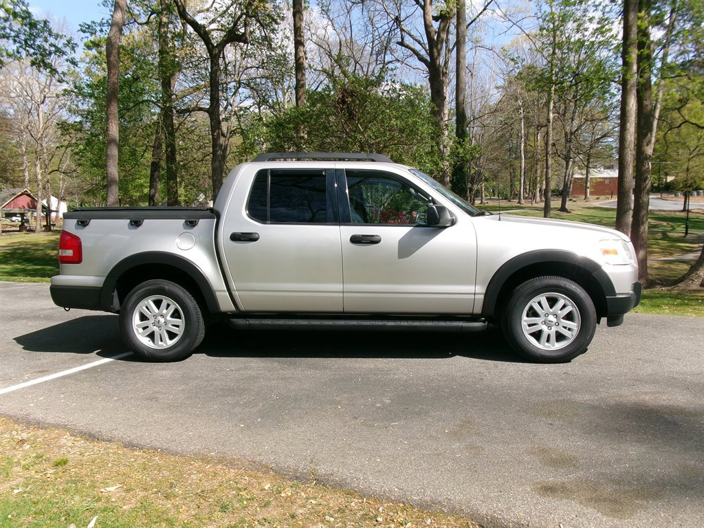 Used 2008 Ford Explorer Sport Trac XLT RWD image 4
