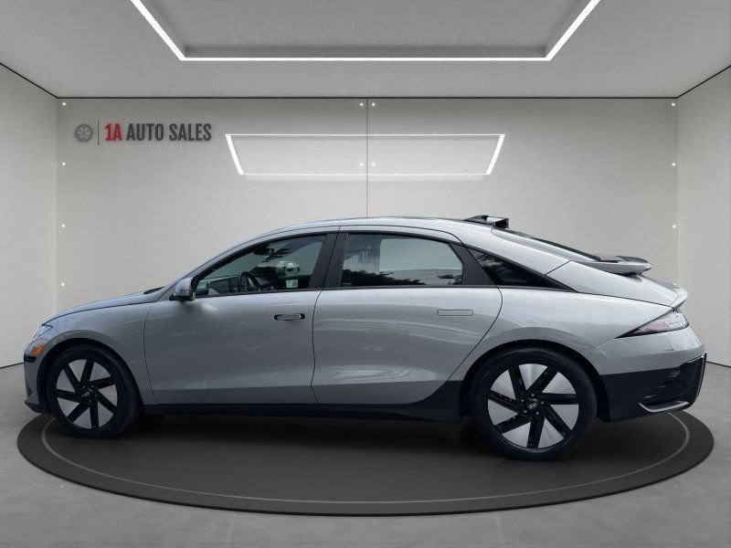 Used 2024 Hyundai Ioniq 6 SE AWD image 2