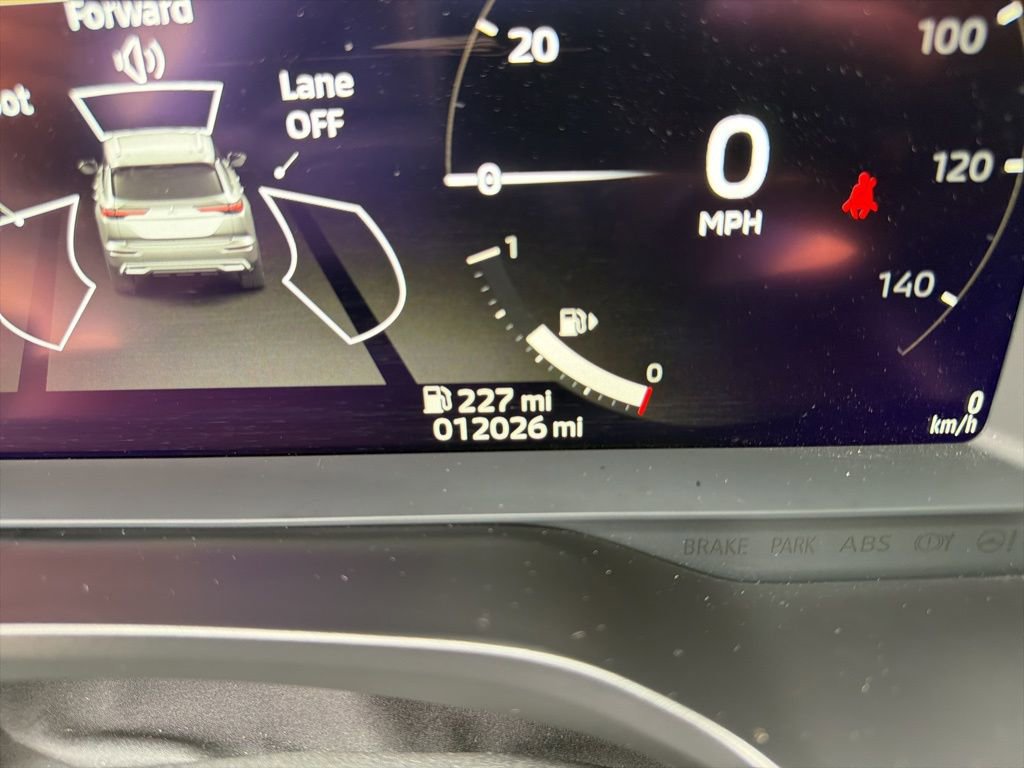 Used 2025 Mitsubishi Outlander SE image 13