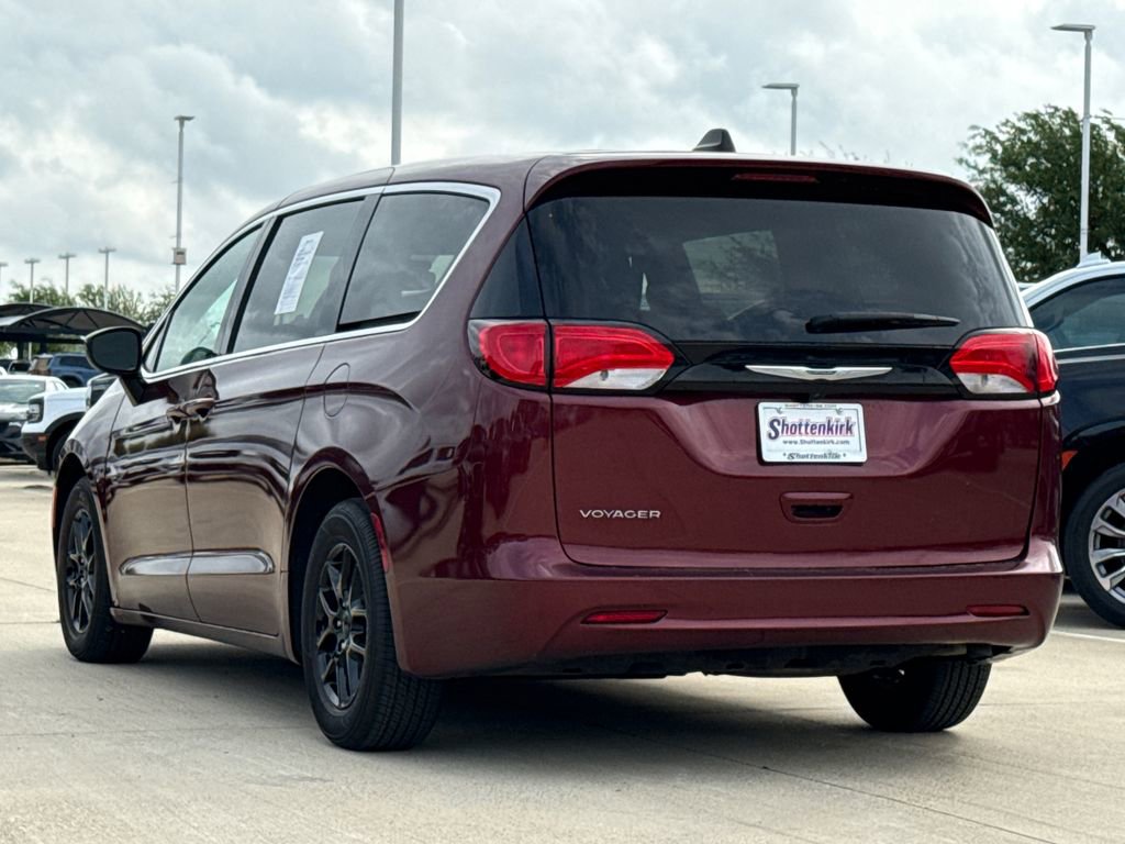 Used 2023 Chrysler Voyager LX image 6