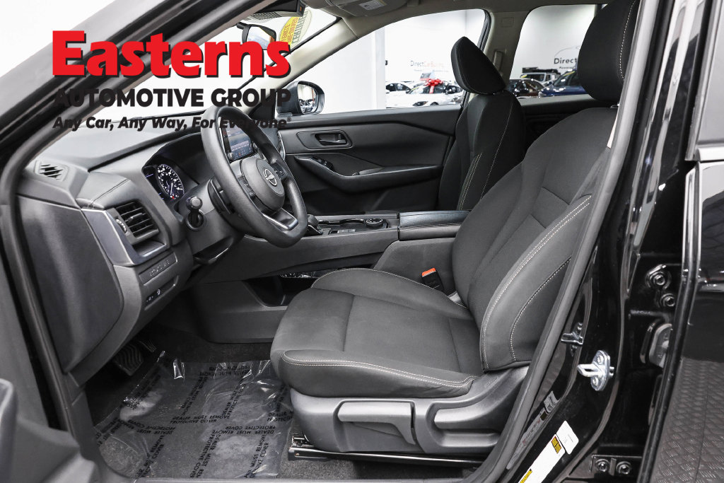 Used 2024 Nissan Rogue S AWD/4WD image 16