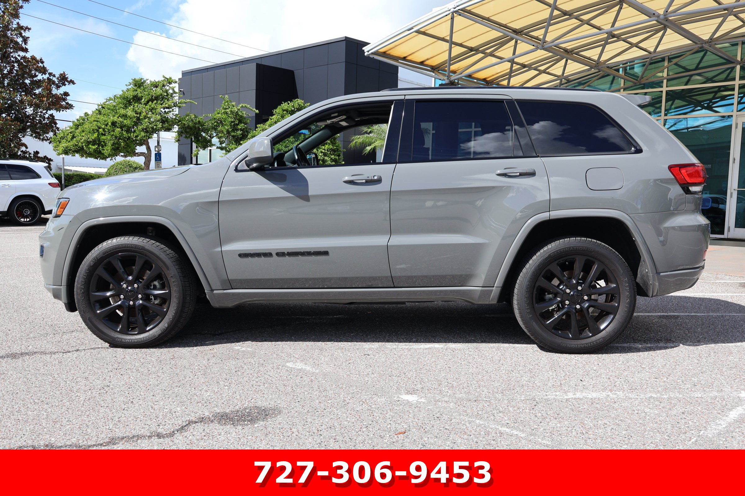 Used 2021 Jeep Grand Cherokee Laredo X AWD/4WD image 6