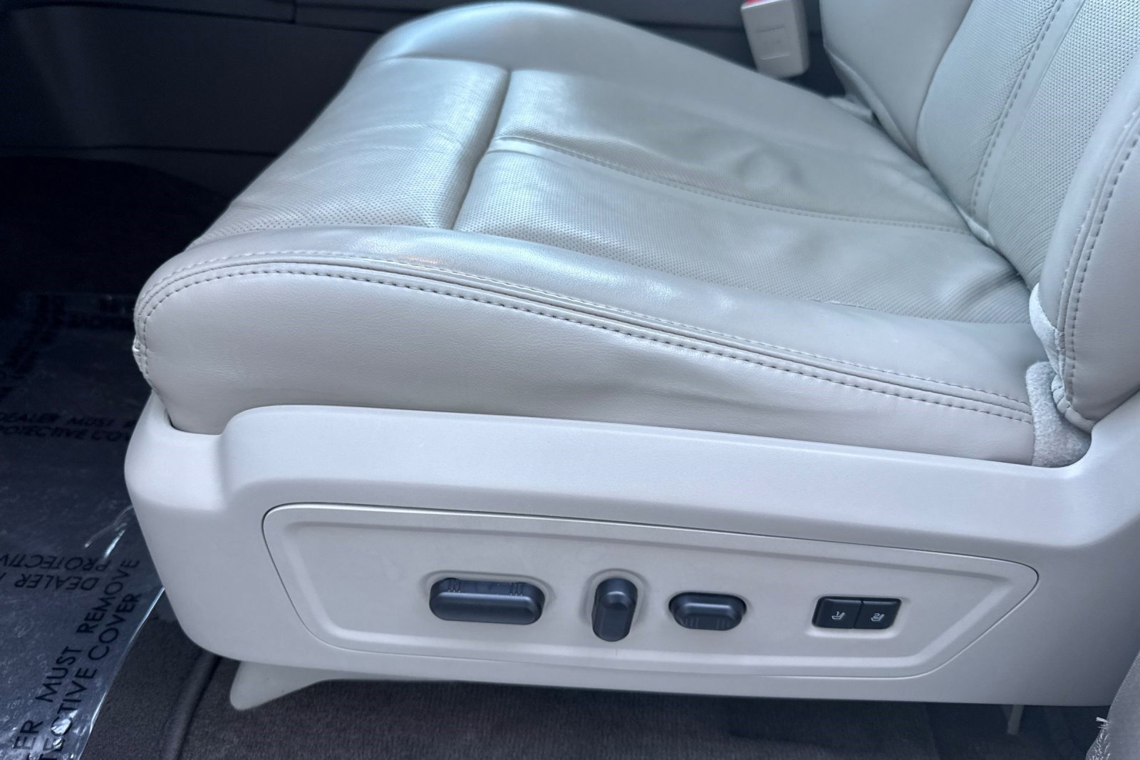 Used 2017 Lincoln Navigator Select image 14