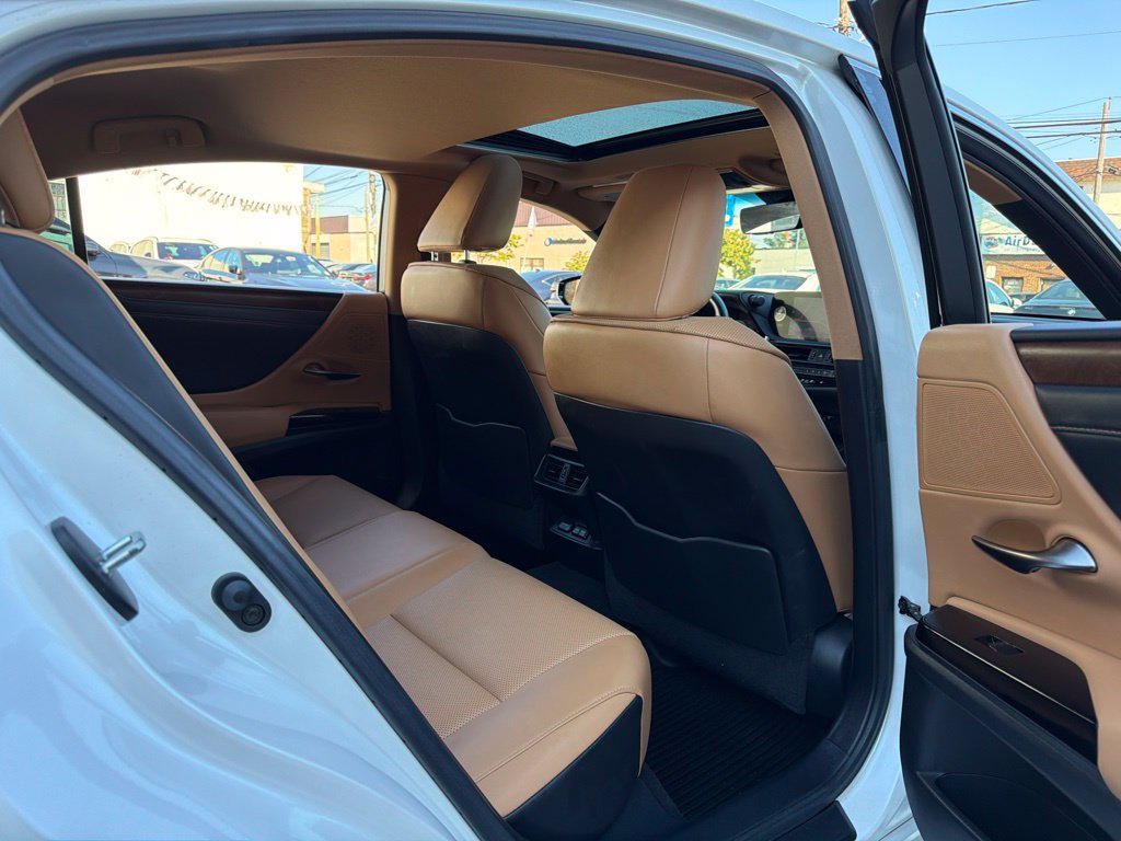 Used 2022 Lexus ES 250 w/ Premium Package AWD/4WD image 17