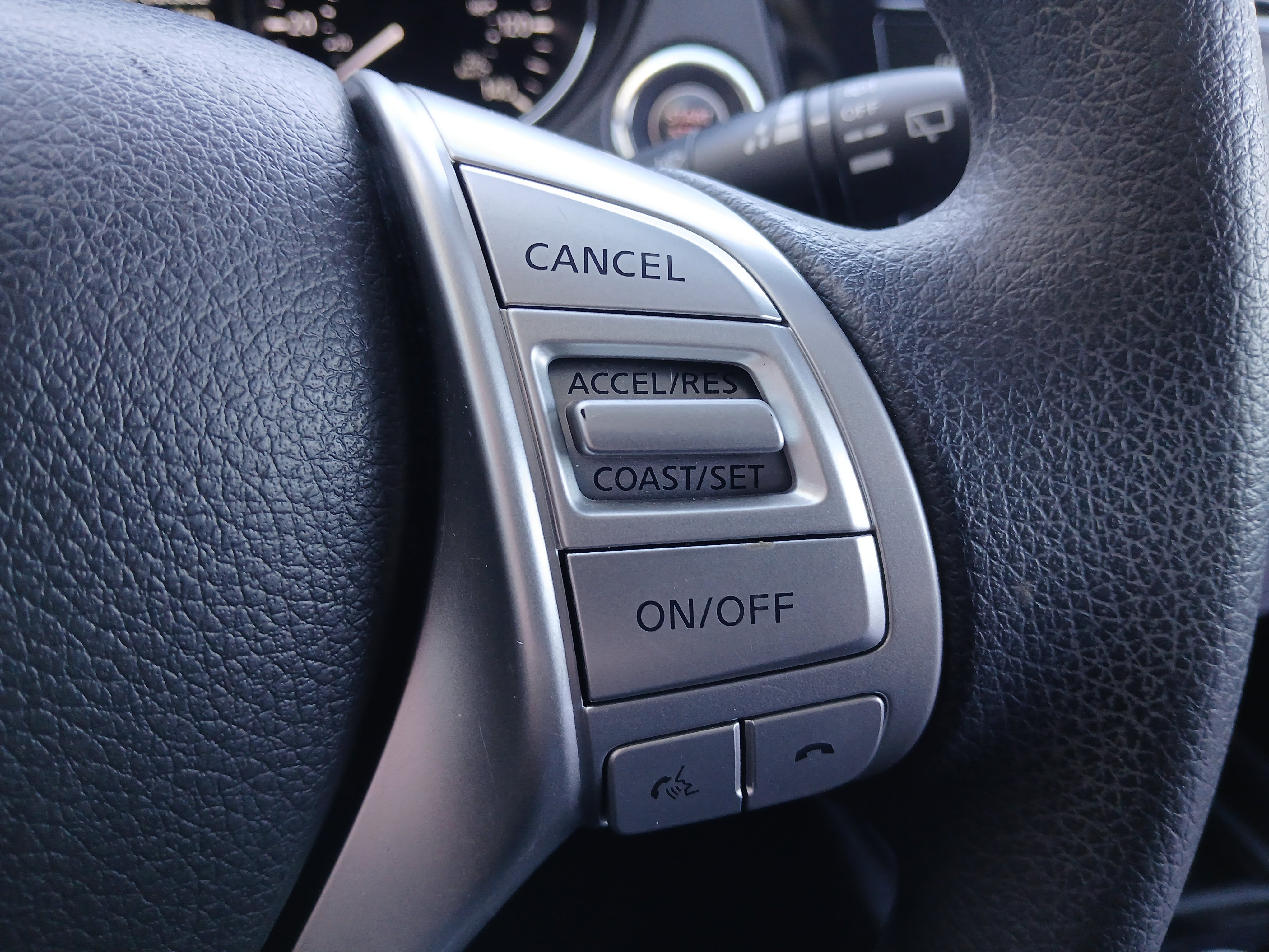 Used 2015 Nissan Rogue SV w/ SV Moonroof Package image 14