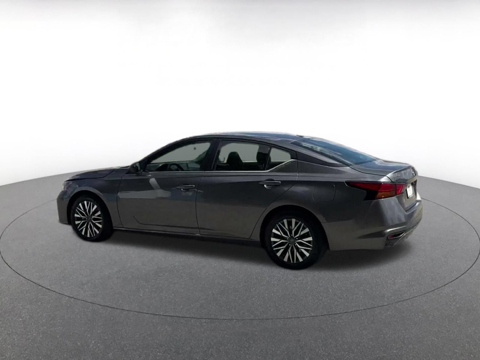 Used 2026 Nissan Altima 2.5 SV FWD image 9