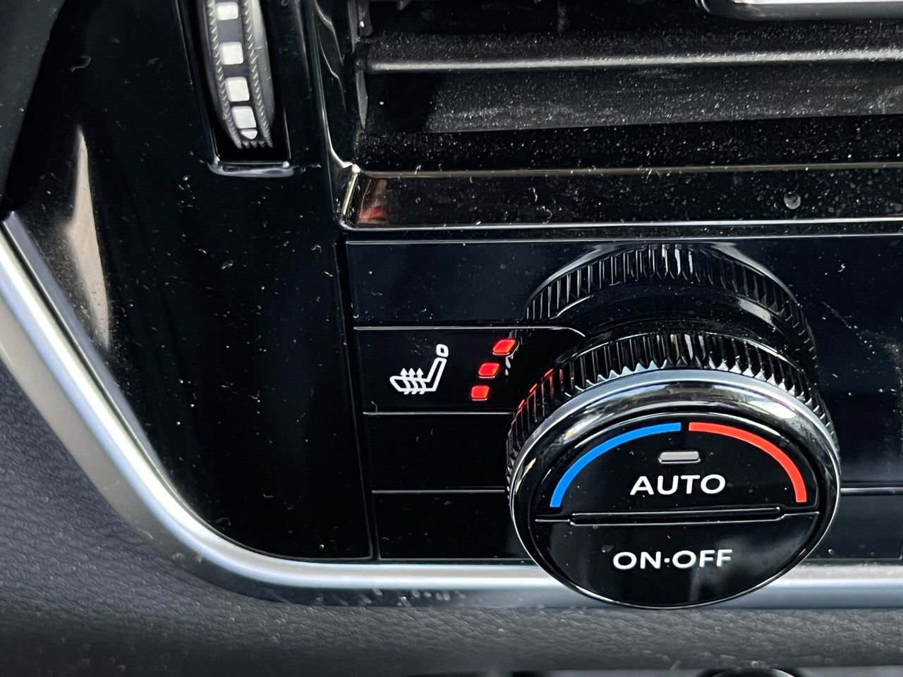 Certified 2025 Nissan Rogue SL image 17