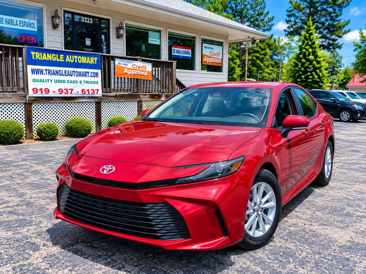 Used 2025 Toyota Camry LE w/ Convenience Package FWD image 1