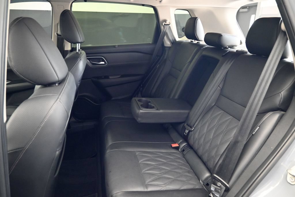 Certified 2024 Nissan Rogue Platinum w/ Platinum Premium Package AWD/4WD image 17