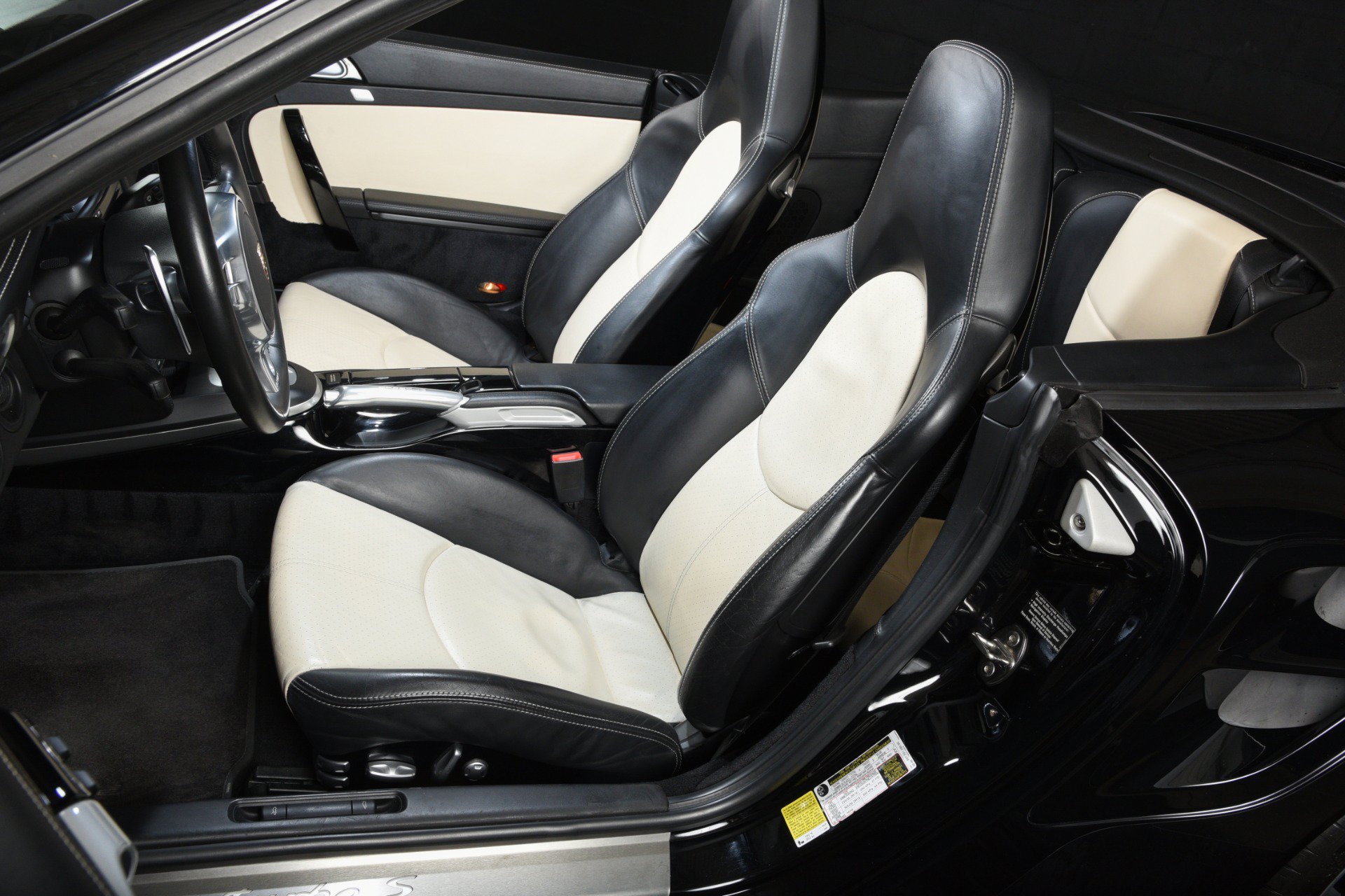 Used 2011 Porsche 911 Turbo S AWD/4WD image 4