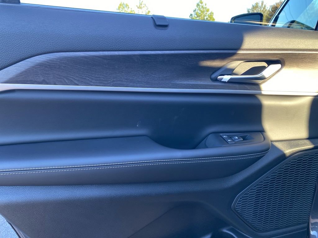 New 2025 Jeep Grand Cherokee L Limited w/ Luxury Tech Group II image 30