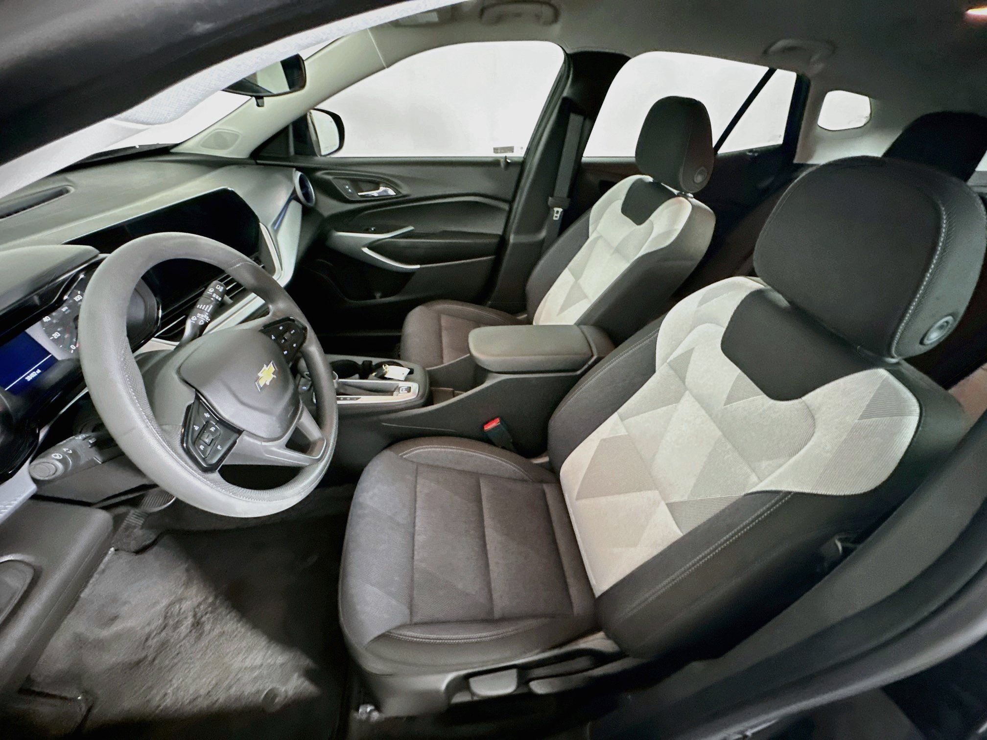 Used 2024 Chevrolet Trax LS w/ LS Convenience Package FWD image 13