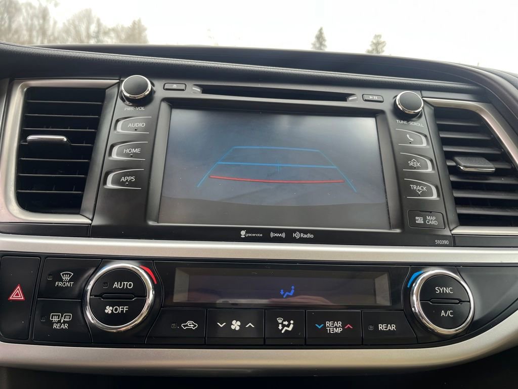 Used 2018 Toyota Highlander XLE AWD/4WD image 27