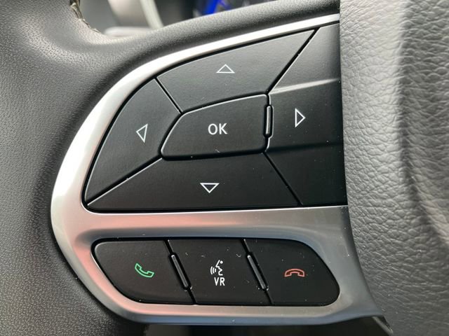 Used 2024 Chrysler Pacifica Touring-L image 5