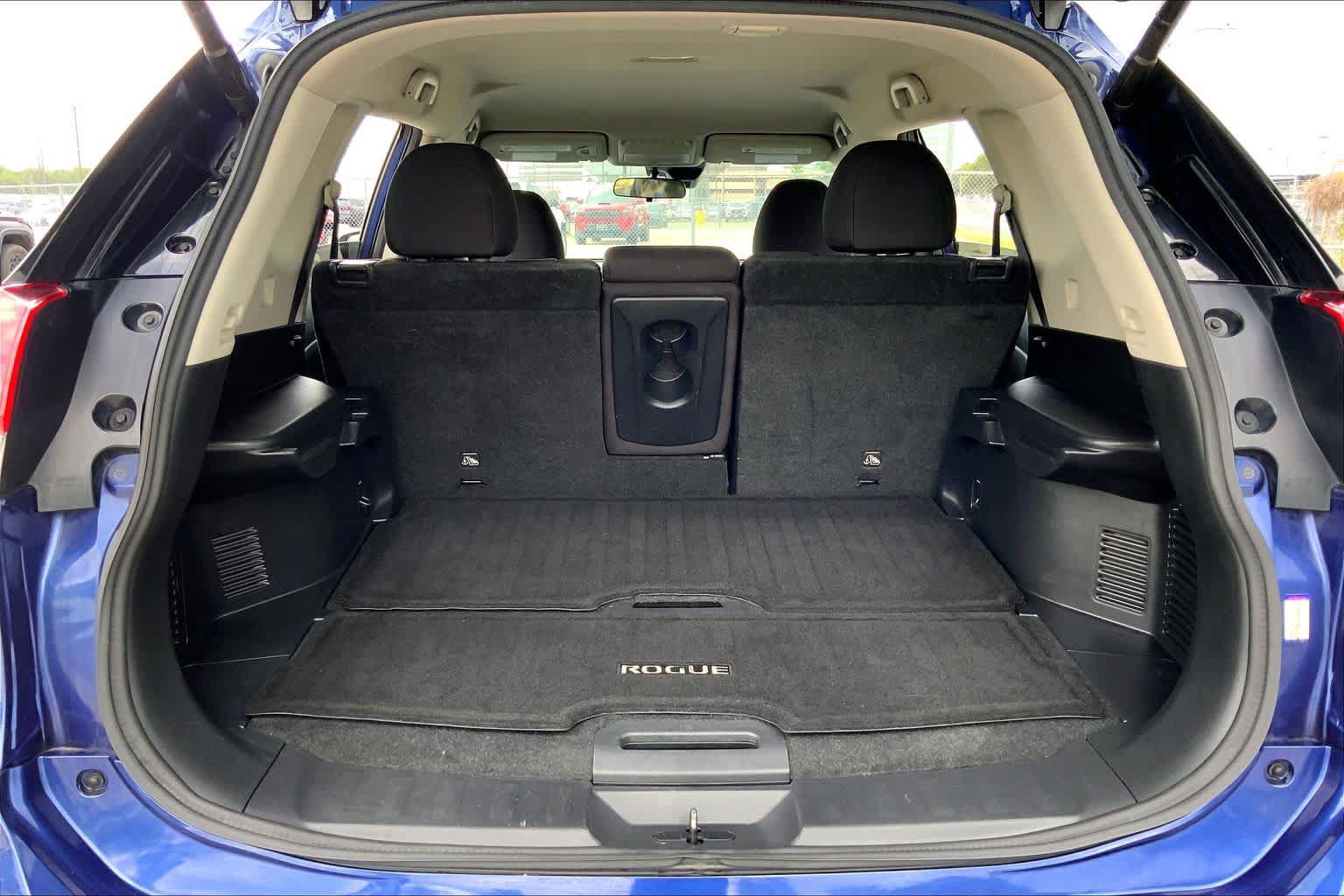 Used 2020 Nissan Rogue SV FWD image 34