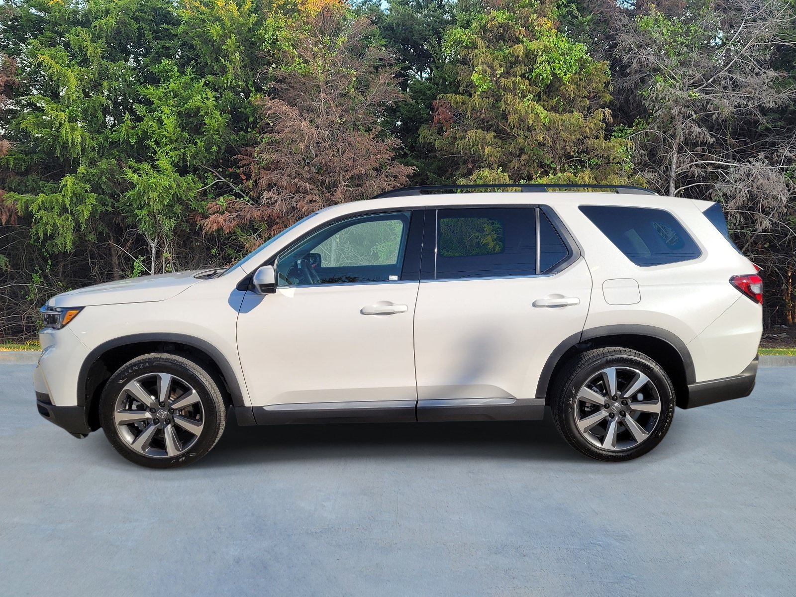 Used 2025 Honda Pilot Elite image 22