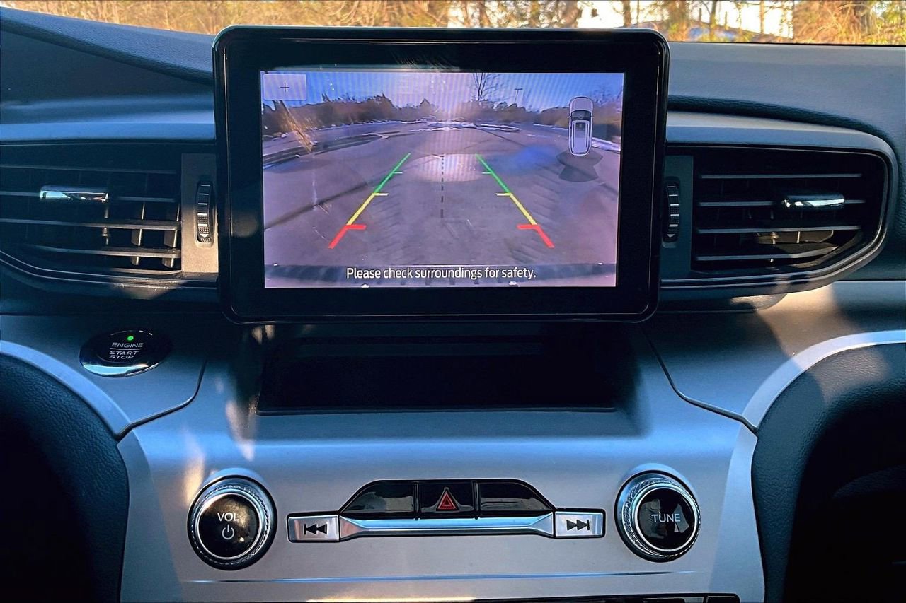 Used 2021 Ford Explorer XLT w/ Class III Trailer Tow Package image 13