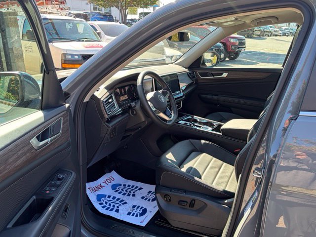 Used 2025 Volkswagen Atlas SEL AWD/4WD image 13