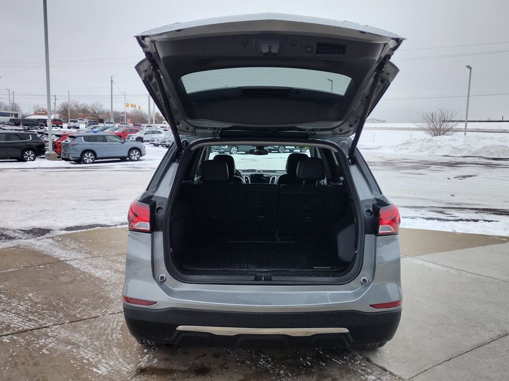Used 2024 Chevrolet Equinox Premier image 11