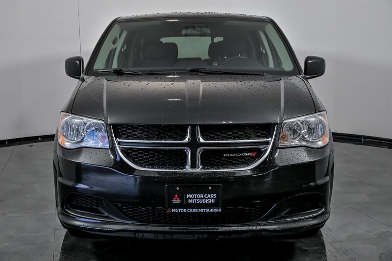 Used 2017 Dodge Grand Caravan SE image 4