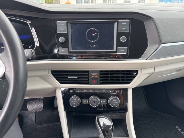 Certified 2023 Volkswagen Jetta SE image 34