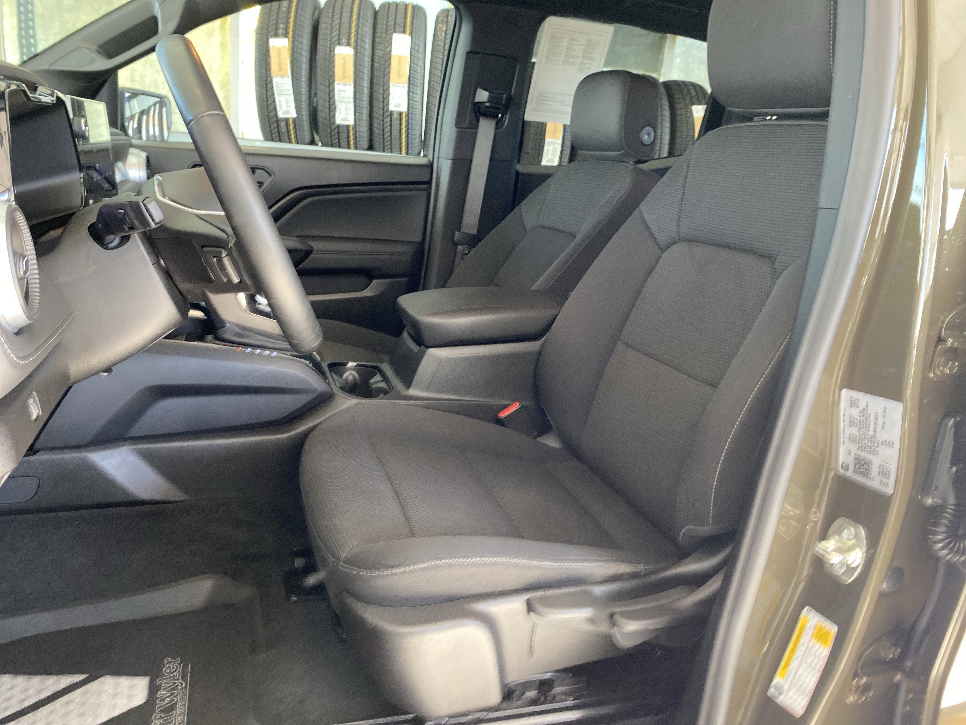 Used 2024 Chevrolet Colorado LT w/ LT Convenience Package image 19