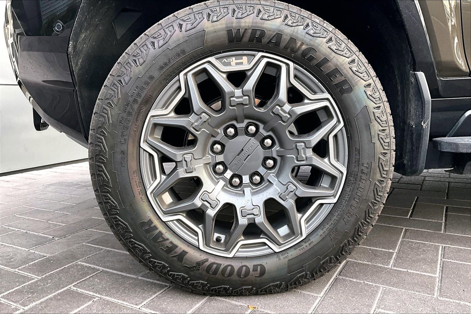 Used 2025 GMC Hummer EV 3X image 9