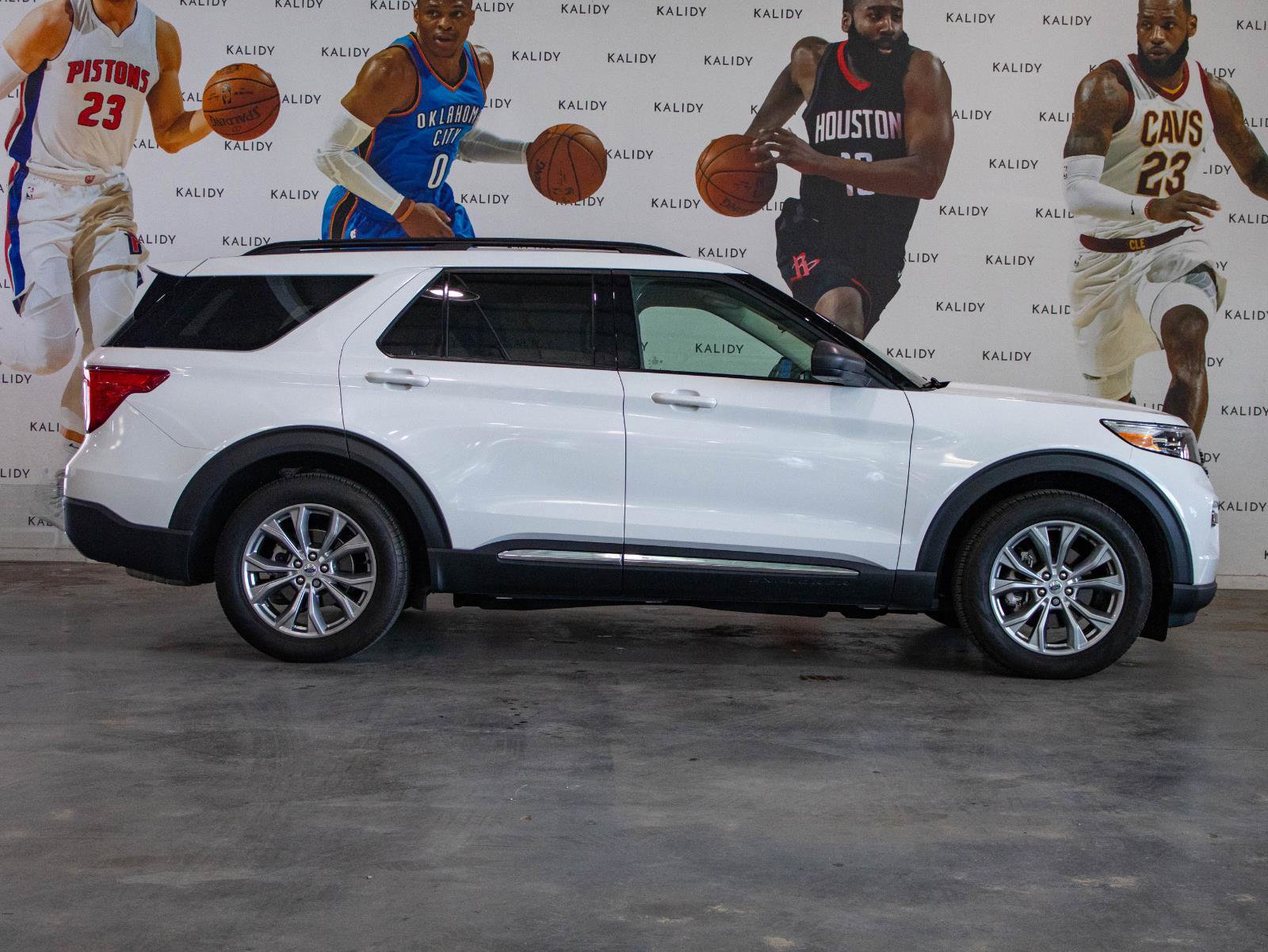 Used 2023 Ford Explorer XLT w/ Equipment Group 202A image 18