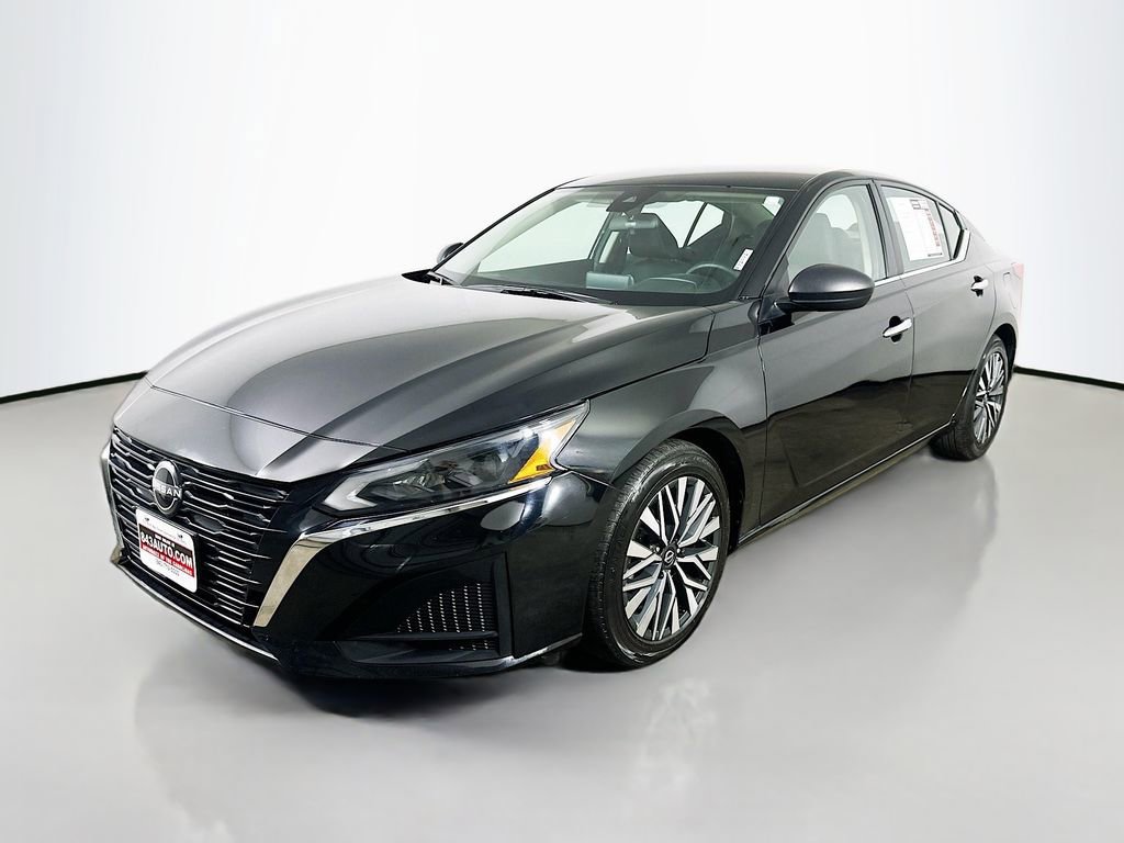 Used 2024 Nissan Altima 2.5 SV FWD image 3