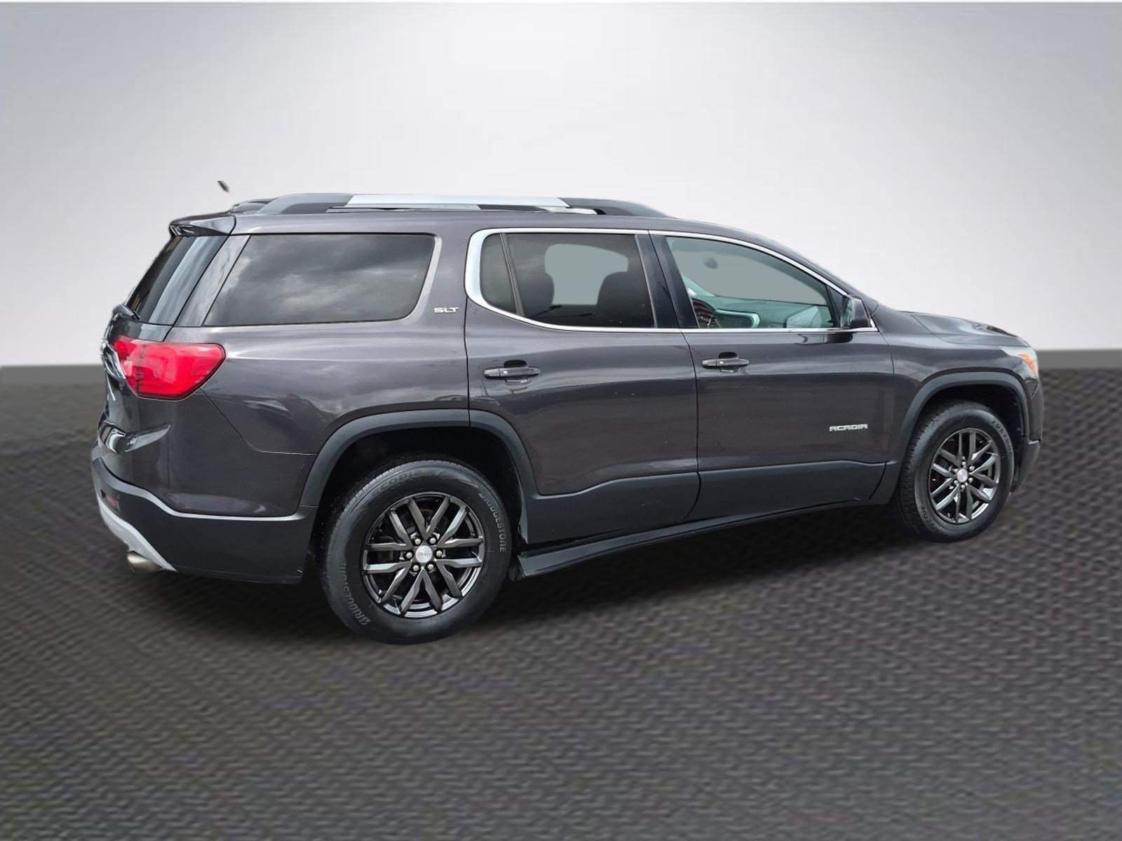 Used 2017 GMC Acadia SLT FWD image 4