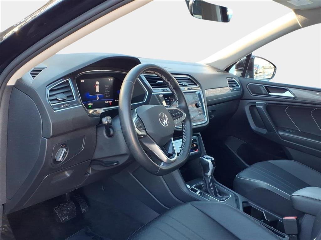Used 2023 Volkswagen Tiguan SE image 8