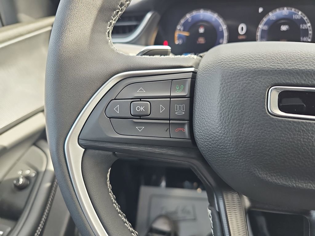 Used 2025 Jeep Grand Cherokee Laredo X w/ Luxury Tech Group I image 21