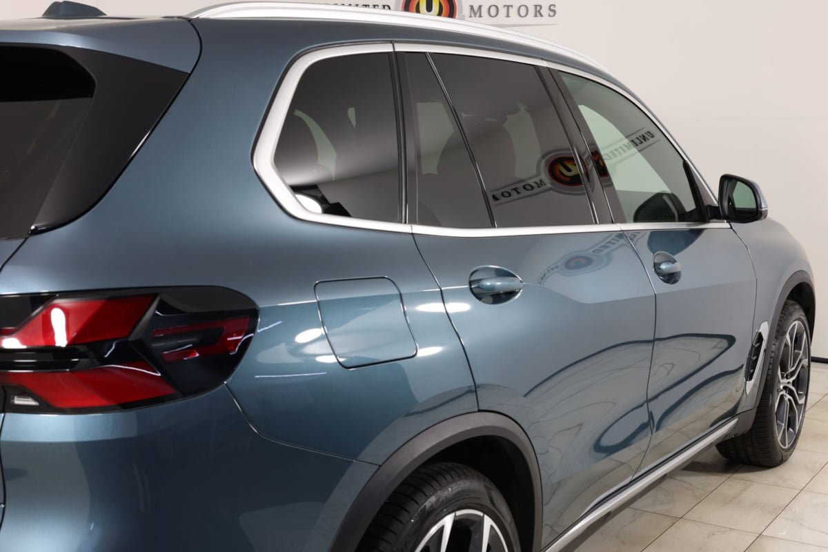 Used 2024 BMW X5 xDrive40i w/ Premium Package AWD/4WD image 45
