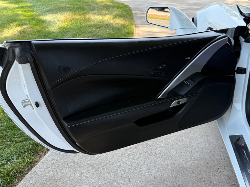 Used 2016 Chevrolet Corvette Z06 w/ 3LZ Preferred Equipment Group image 49